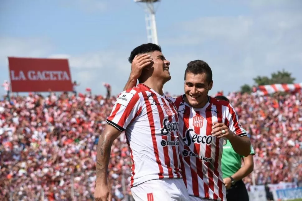 LA ÚLTIMA VEZ. Lentini y Rodríguez hicieron delirar a los hinchas en 2016. Ese fue el último juego que disputó desde las 11. prensa san martin