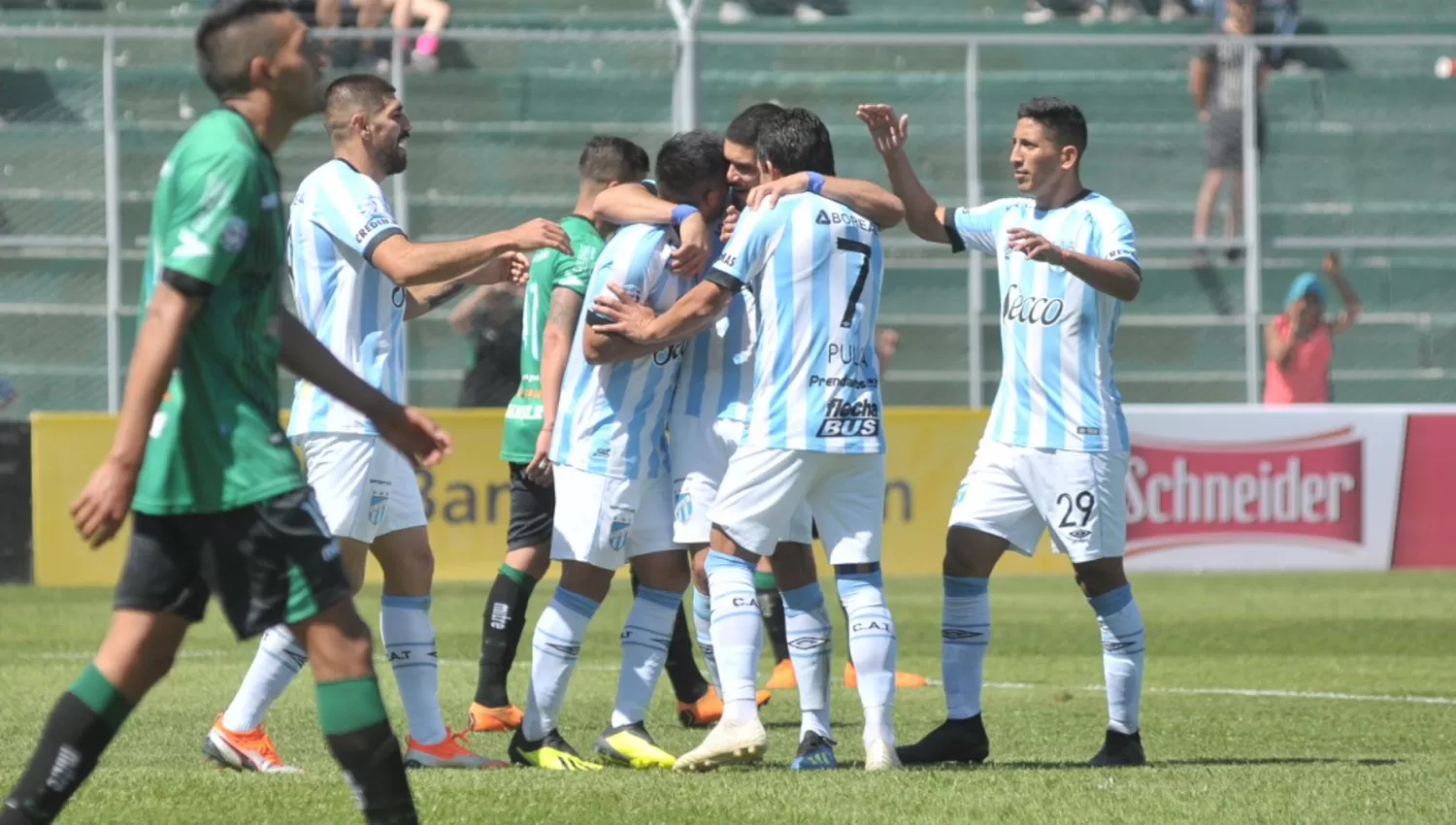 Atlético goleó en San Juan y es puntero de la Superliga