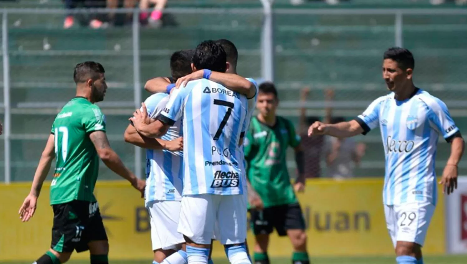 Atlético goleó a los sanjuaninos y se subió a la cima.