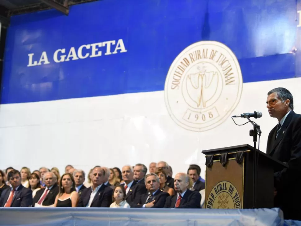 DESDE EL PALCO. Sebastián Murga habla al inaugurar la tradicional muestra. la gaceta / foto de DIEGO ARAOZ