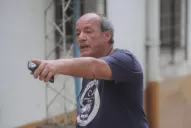 Un cuidador les hace frente a los motochorros