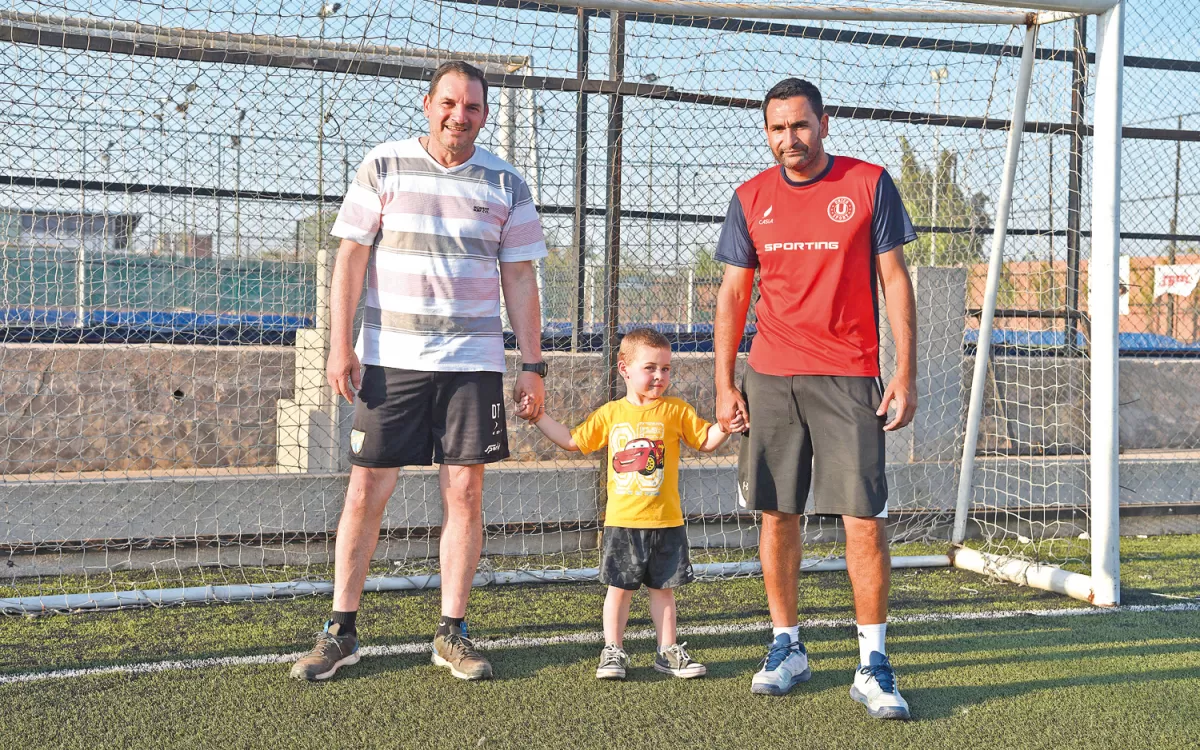 UN TUCUMANO MÁS. Ischuk se radicó aquí cuando dejó el fútbol y se casó con Gisella Salomón, hija del “Turco”, otro ex arquero “decano”. En el medio, Tiziano