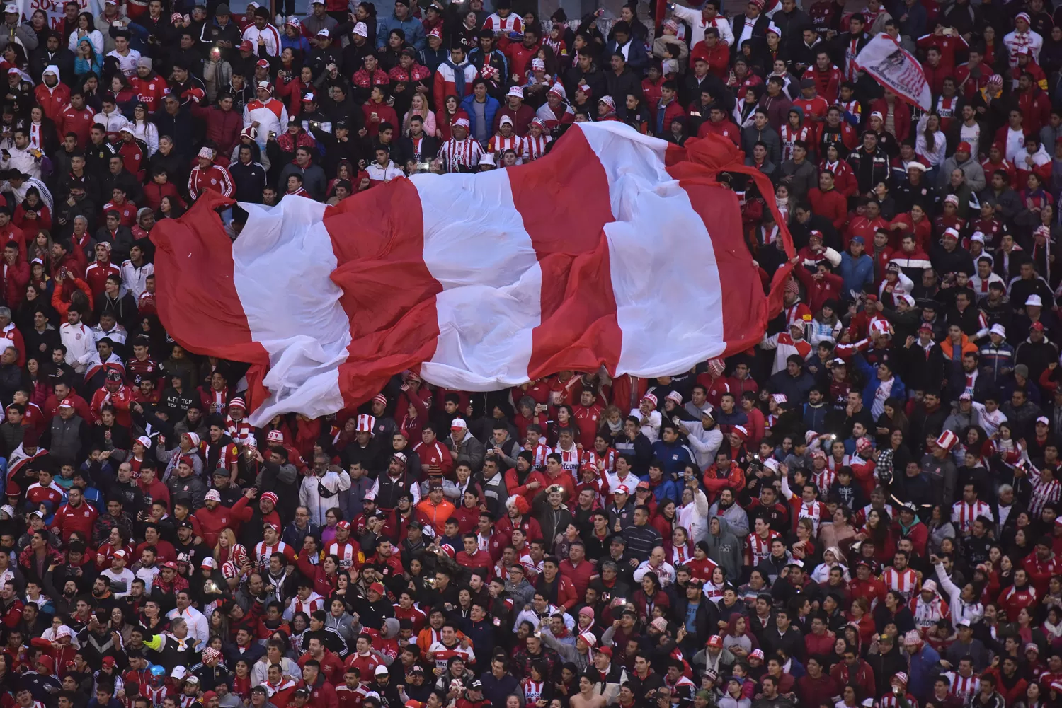 LISTOS PARA EL CIUDADELAZO. Los hinchas de San Martín quieren darle su apoyo al equipo.