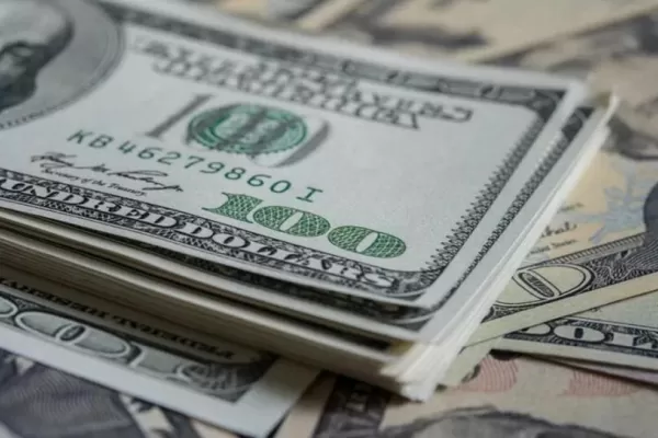 Con baja de 11 centavos, el dólar cerró a $ 37,42