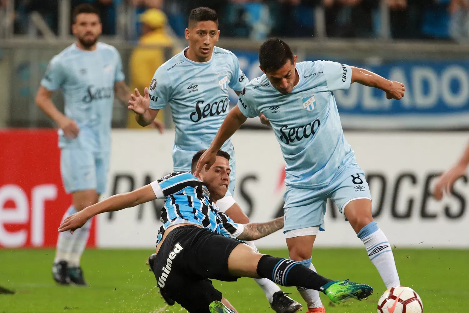 EN BRASIL. Atlético visitó a Gremio.