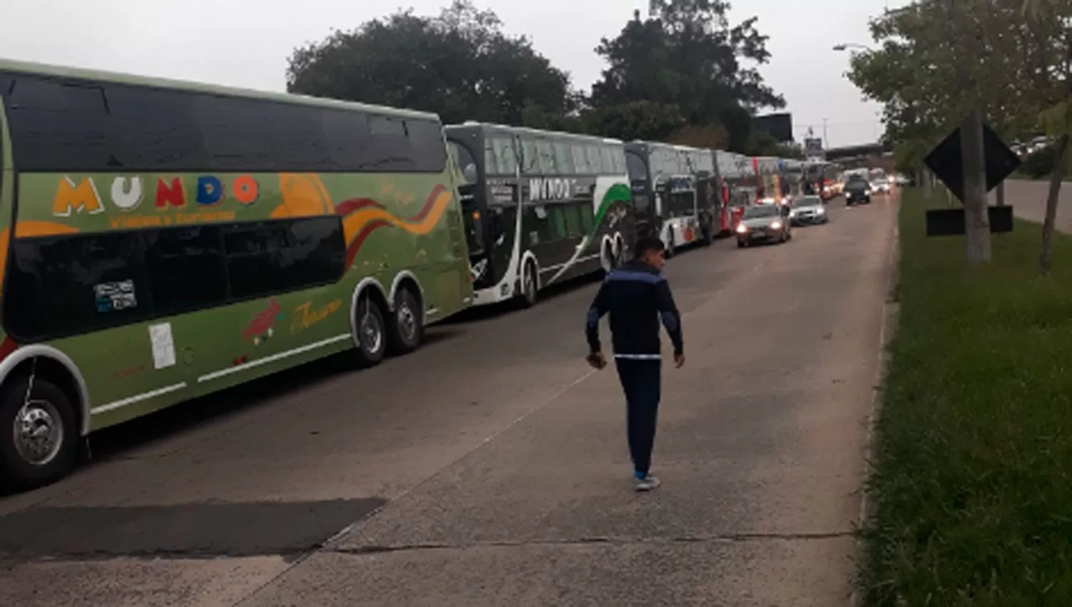 Los hinchas de Atlético hicieron un largo viaje para alentar a los de Zielinski.