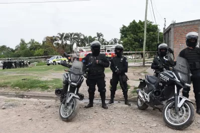 Muerte y fuego en el barrio San Roque: buscan al autor de los disparos