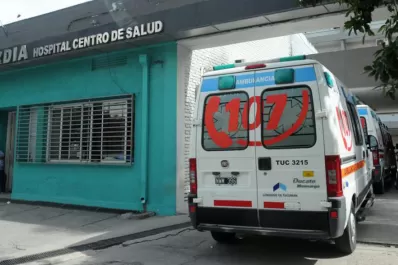 Investigan la muerte de un hombre que fue apuñalado por la espalda