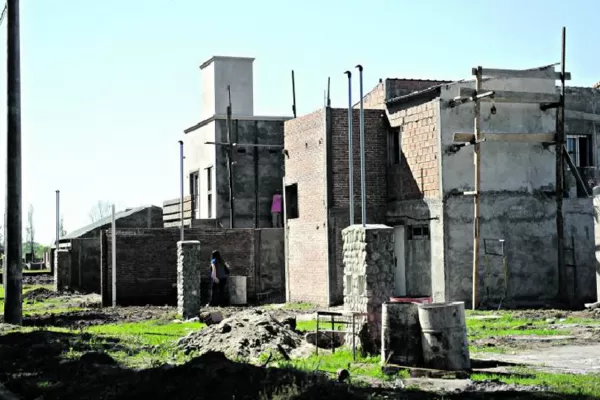 Manzur prefiere no recibir plata antes que ser transparente, ironizó la senadora Elías