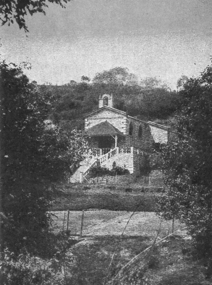 LA CAPILLA. Aspecto que tenía el templo de la villa en la década de 1920.- 