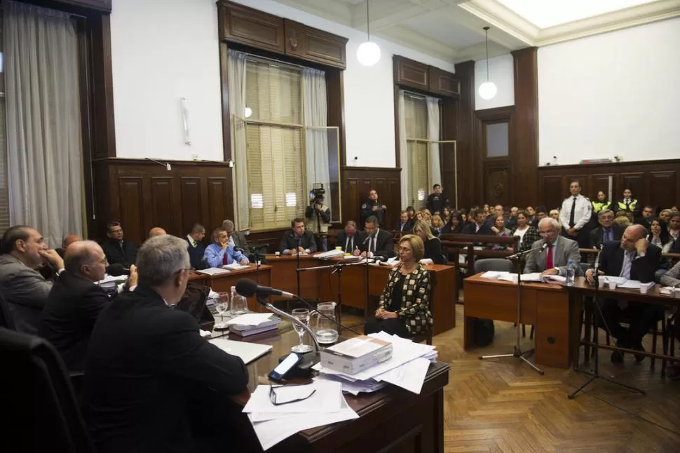 ANTE EL TRIBUNAL. Beatriz Rojkés respondió preguntas de algunas de las partes, relacionadas con la causa Lebbos, durante unas tres horas. la gaceta / fotos de jorge olmos sgrosso