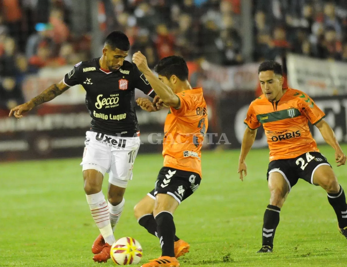 OTRA VEZ CUMPLIÓ. García jugó de lateral y su rendimiento fue bueno. El entrenador tiene una alternativa más. 