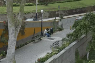 Buscaba un puente en Google Maps y la aplicación le mostró a su esposa con otro hombre