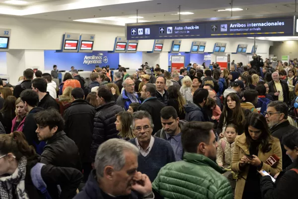 Comienzan a normalizarse los vuelos desde y hacia Aeroparque