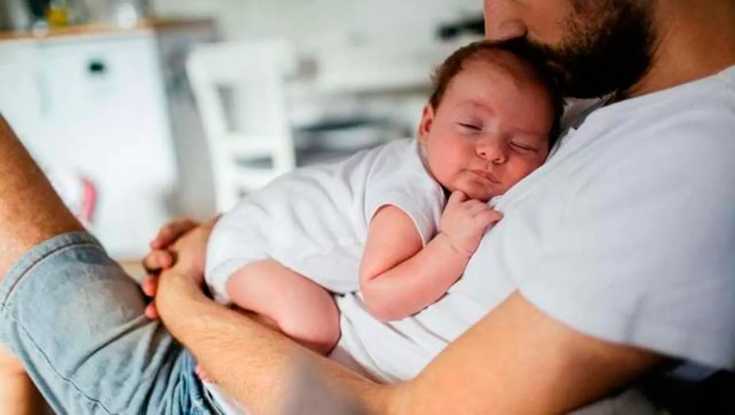 LICENCIA POR PATERNIDAD. Actualmente los hombres gozan sólo de dos días.