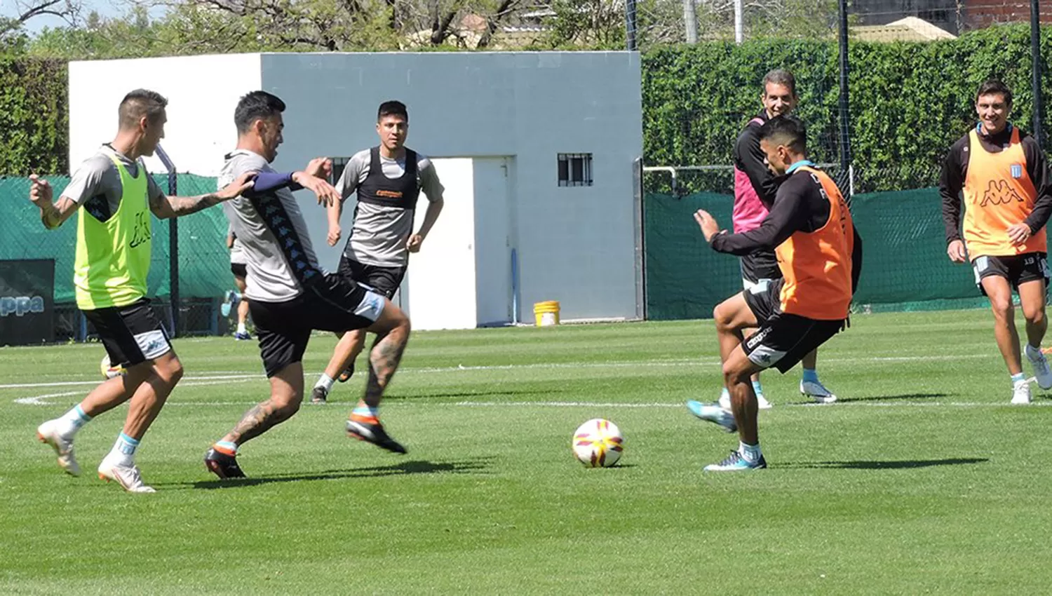 Racing se prepara para recibi a Boca. (FOTO TOMADA DE TWITTER @RacingClub)