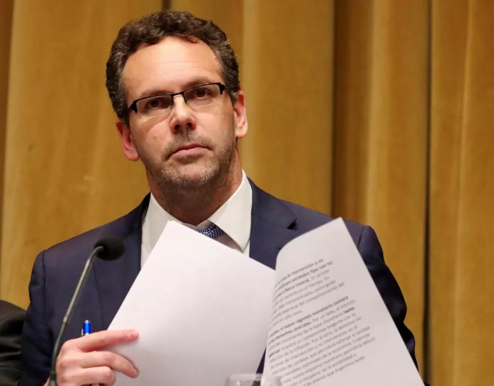 MOTIVO. Las tasas de hasta el 73%, ofrecidas a entidades financieras por el BCRA que preside Guido Sandleris (foto), hicieron bajar el dólar. REUTERS