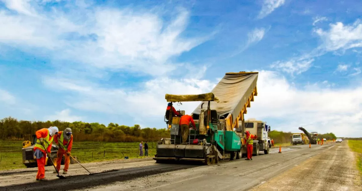 EN ESTA PROVINCIA. Bajo la coordinación del Plan Belgrano, se llevan a cabo tareas previas para repavimentar casi 3 kilómetros de la ruta 137 en el sur