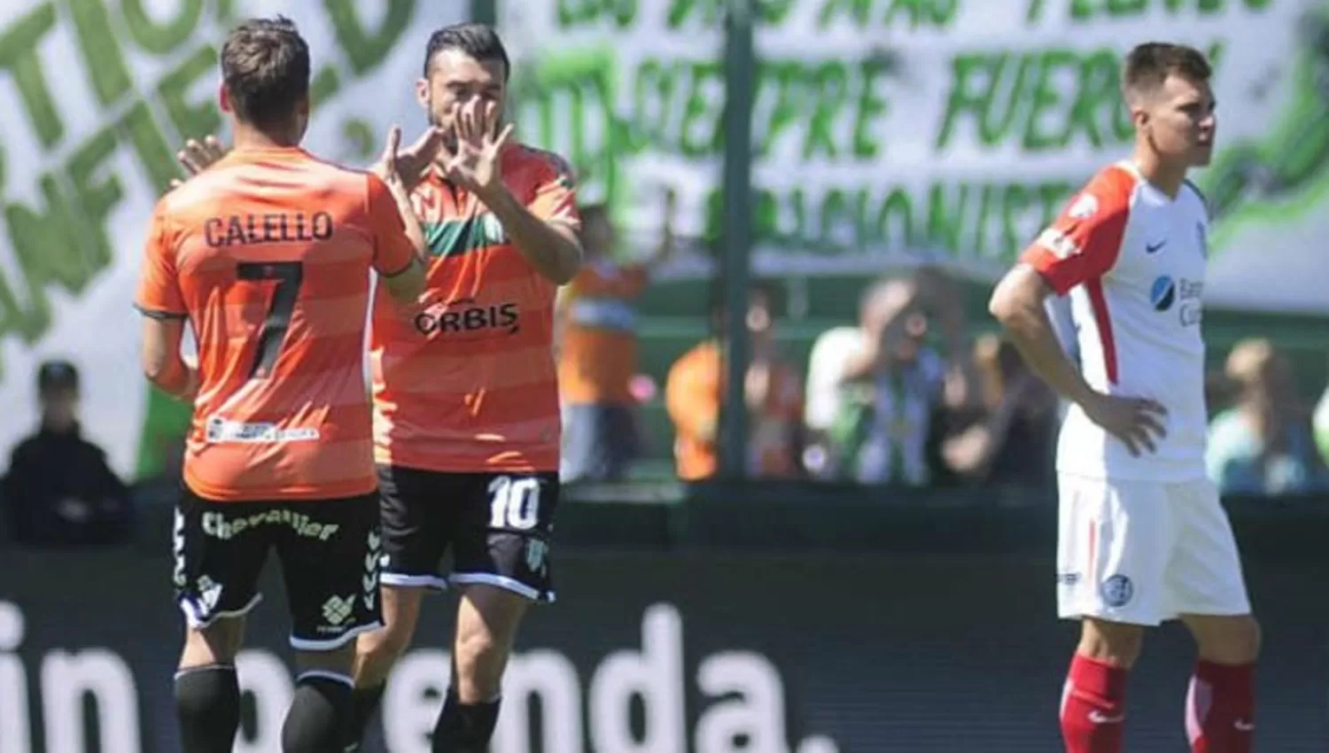 FESTEJO. Dátolo anotó el primer gol del Taladro.