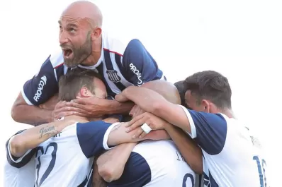 Talleres goleó a Belgrano y se quedó con el clásico cordobés