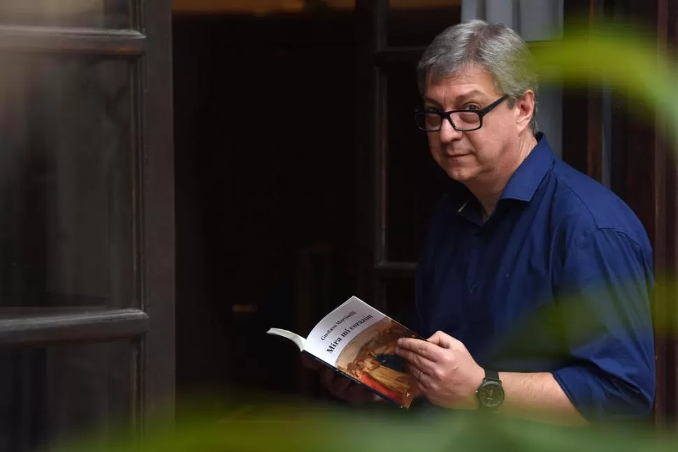 IMPRESO. Gustavo Martinelli, periodista de LA GACETA, con su primer libro. 