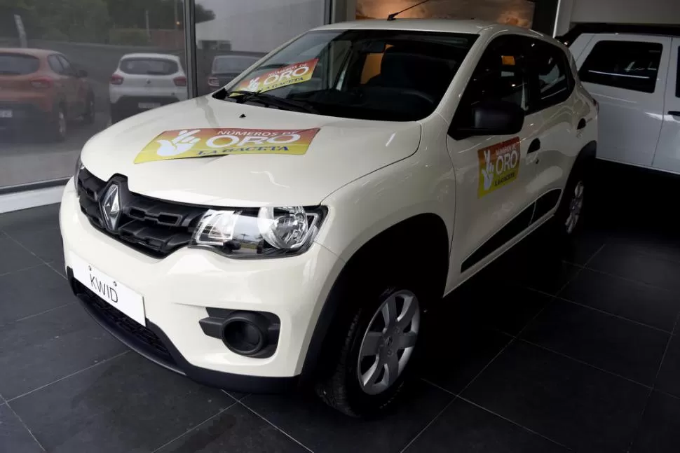 PUEDE SER TUYO. Este es el Renault Kwid Life que se sorteará el viernes. LA GACETA / FOTO DE JOSÉ NUNO.-