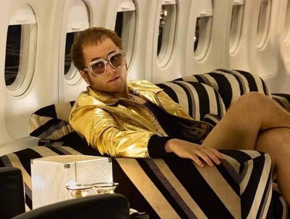 “ROCKETMAN”. Taron Egerton se mete en la piel de Elton John.
