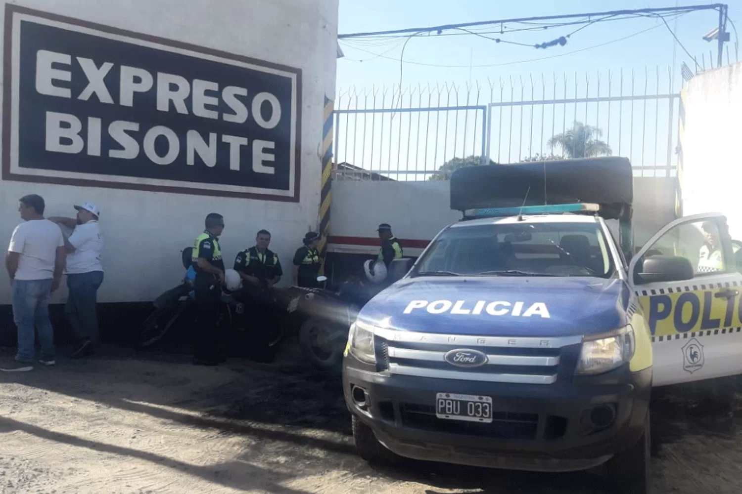 Camioneros mantiene tomada una empresa de transporte de carga