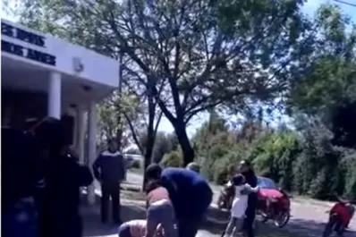 Madres se pelearon por Facebook y cuando se encontraron en el jardín de sus hijos se agarraron a las trompadas