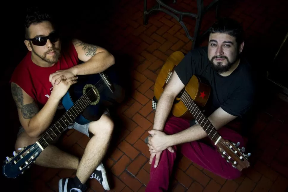 FIESTA ASEGURADA. Los ritmos de sus composiciones se agitan con los pogos, coros y bailes.  la gaceta / FOTO DE JORGE OLMOS SGROSSO
