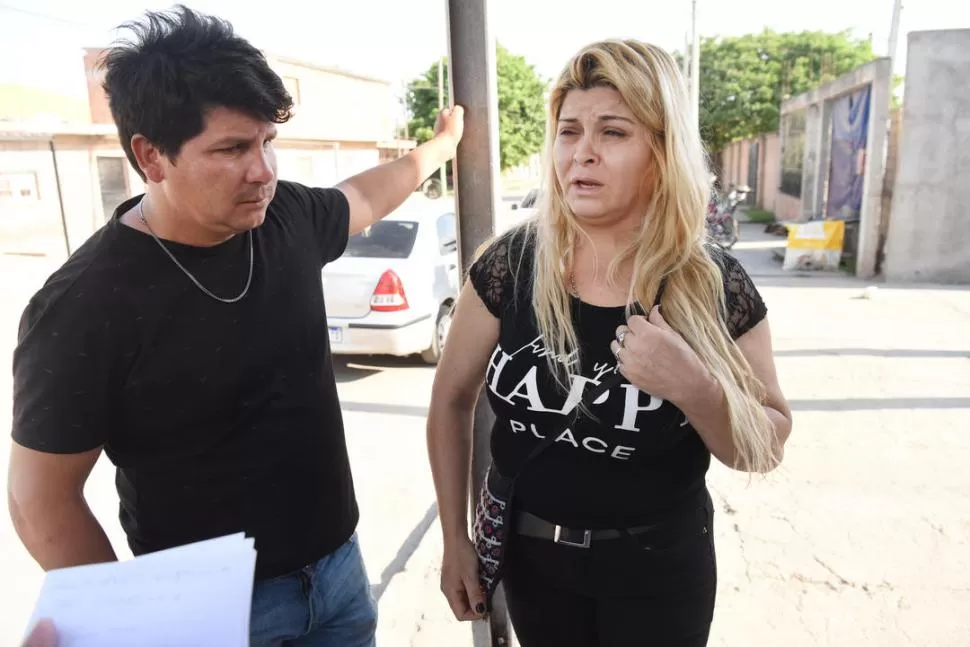 RELATO. Liliana del Carmen Ortiz iba en moto con su hermano cuando fueron sorprendidos por motochorros en calle Buenos Aires al 2.900. la gaceta / fotos de Analía Jaramillo