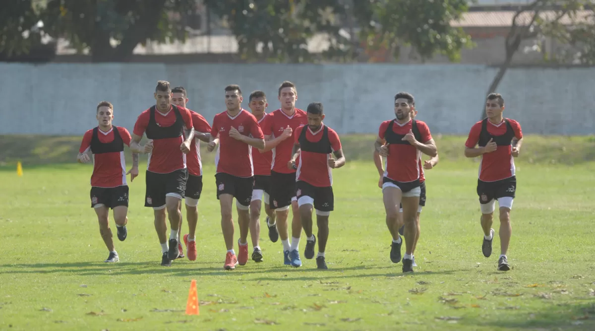 EN EL COMPLEJO. El plantel volvió al trabajo después del tropiezo en Mar del Plata.