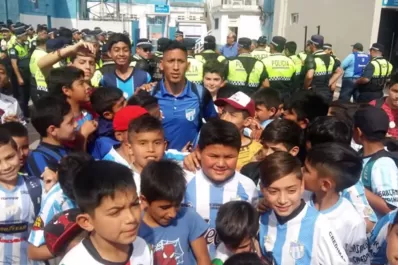 Sueño cumplido: los chicos de escuelitas de fútbol de escasos recursos conocieron el Monumental