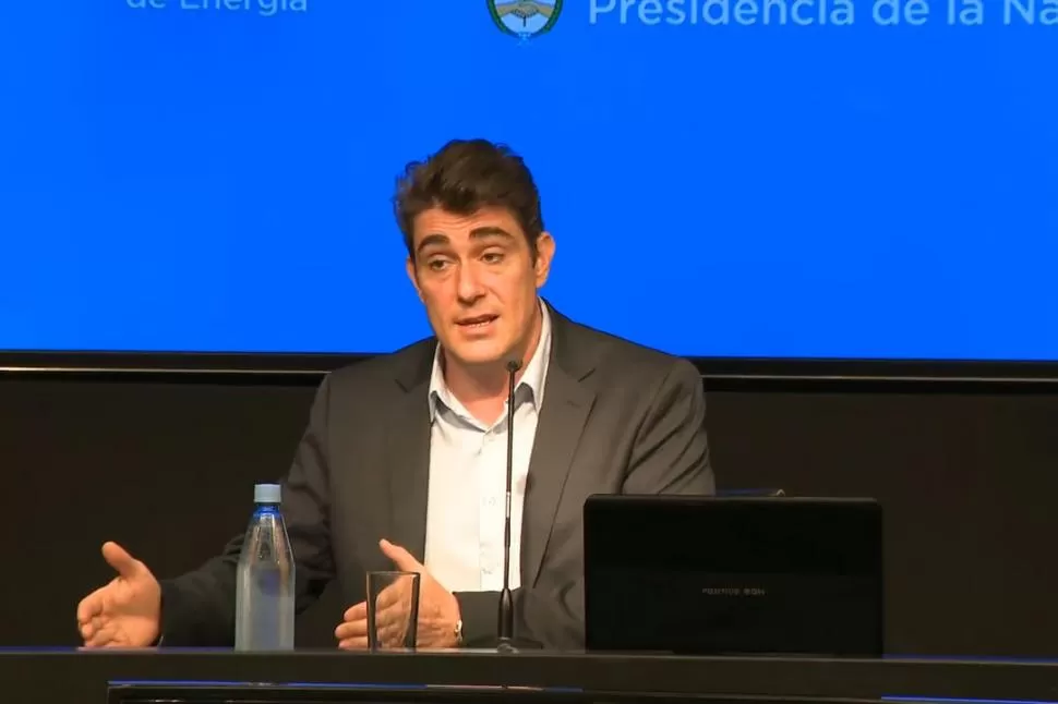 CONTUNDENTE. Javier Iguacel realizó ayer una conferencia de prensa en la que volvió a explicar la conformación de los nuevos precios de las tarifas. presidencia