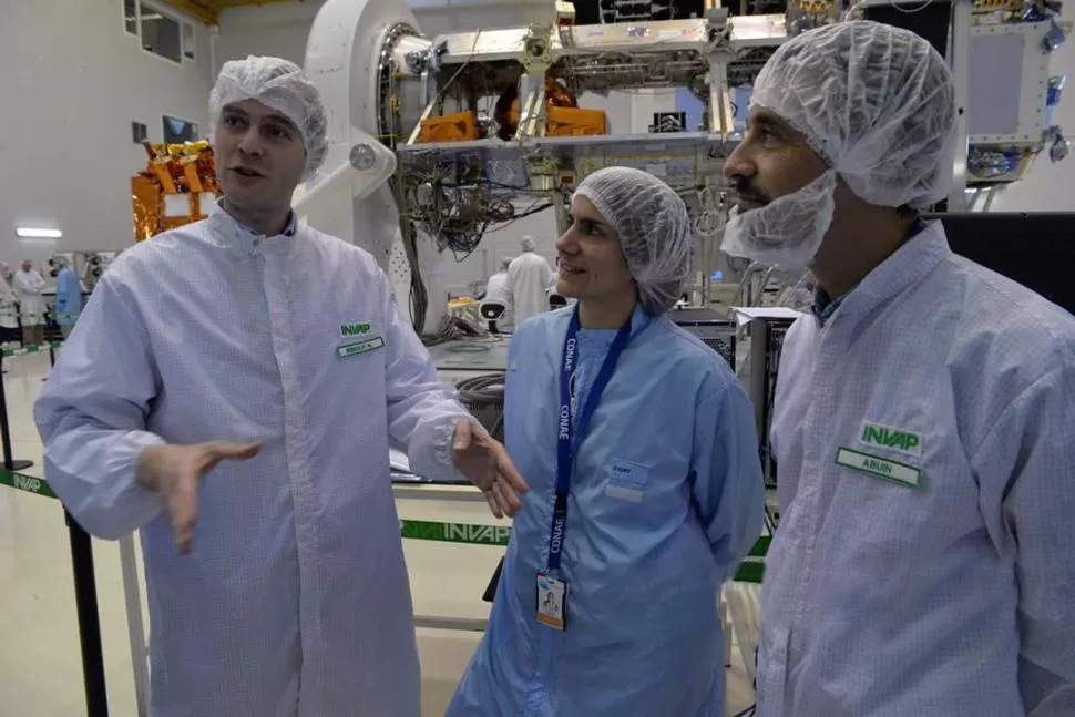 LABORATORIO. Nicolás Renolfi (izquierda) lidera el equipo de científicos. 