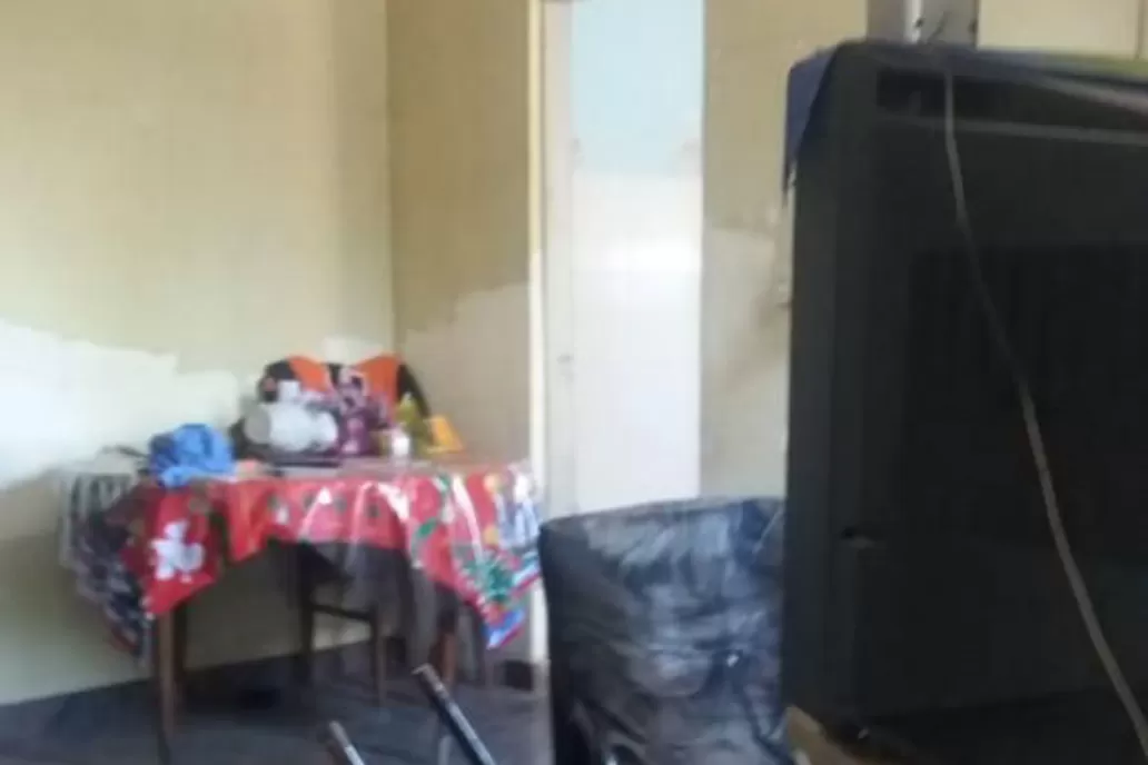EL LUGAR DE LOS HECHOS. Así quedó la sala donde ocurrió el asesinato.