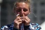 Otro beso emotivo en los Juegos Olímpicos de la Juventud