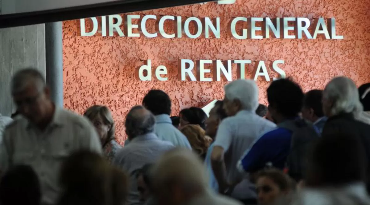 VIGILANCIA PAGA. La Policía presta servicios adicionales en Rentas gracias a un contrato entre las reparticiones. la gaceta / foto de franco vera (archivo)