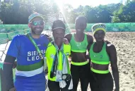 Juegos Olímpicos: voluntario con capa de héroe