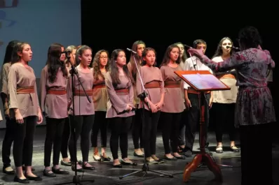 Una misa cantada al ritmo del jazz y el rock