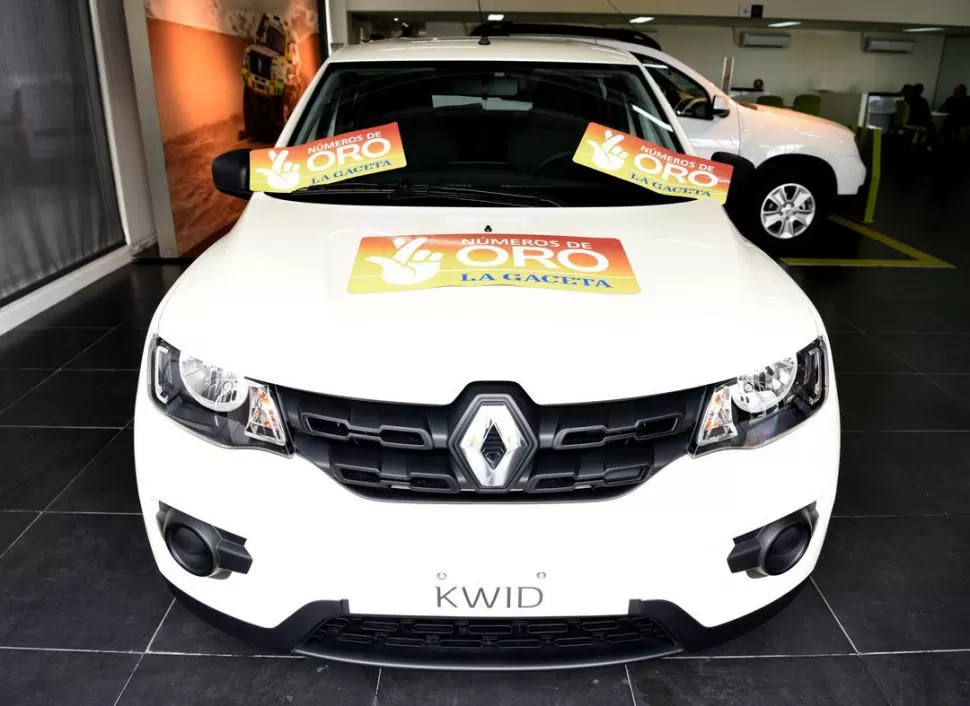PREMIO. El auto 0km espera por el feliz portador de la tarjeta ganadora del entretenimiento de LA GACETA. LA GACETA / FOTO DE JOSÉ NUNO