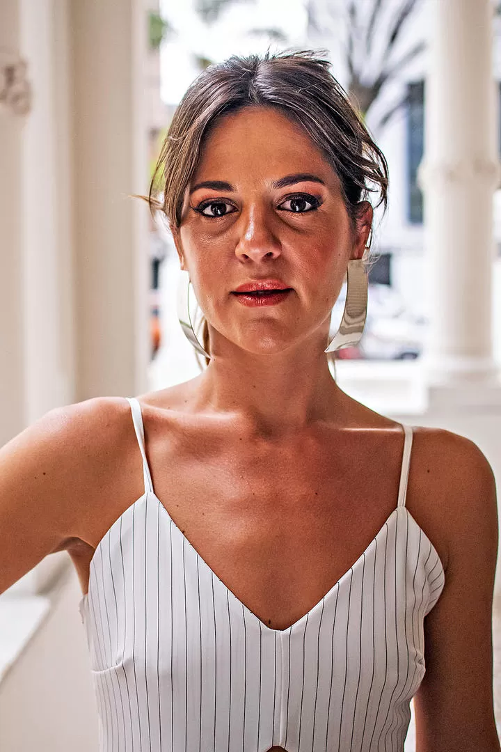 LUMINOSA: la piel debe estar bien hidratada para que parezca lo más fresca posible.