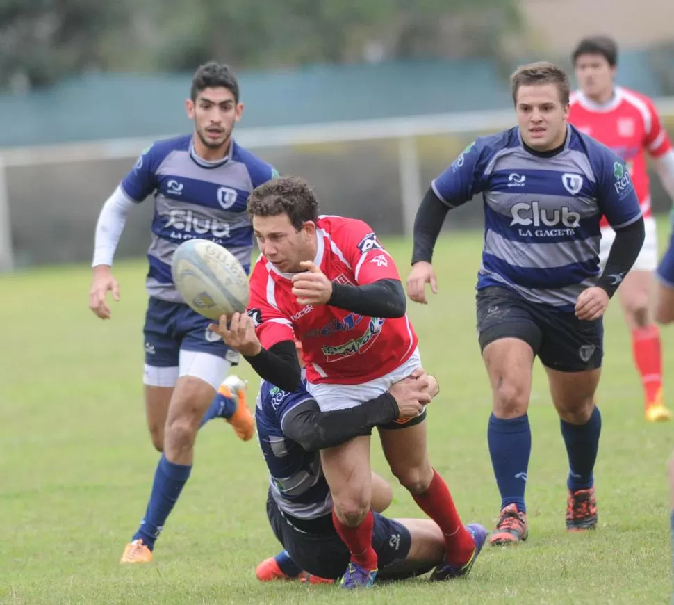 CLÁSICO. Entre Universitario y Los Tarcos no sólo habrá orgullo en juego; también la chance de una clasificación anticipada. LA GACETA / FOTO DE HÉCTOR PERALTA (ARCHIVO).-