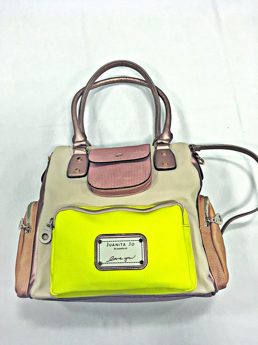 TOQUE FLÚO. Cartera con manijas metalizadas y bolsillo amarillo (Juanita Jo).