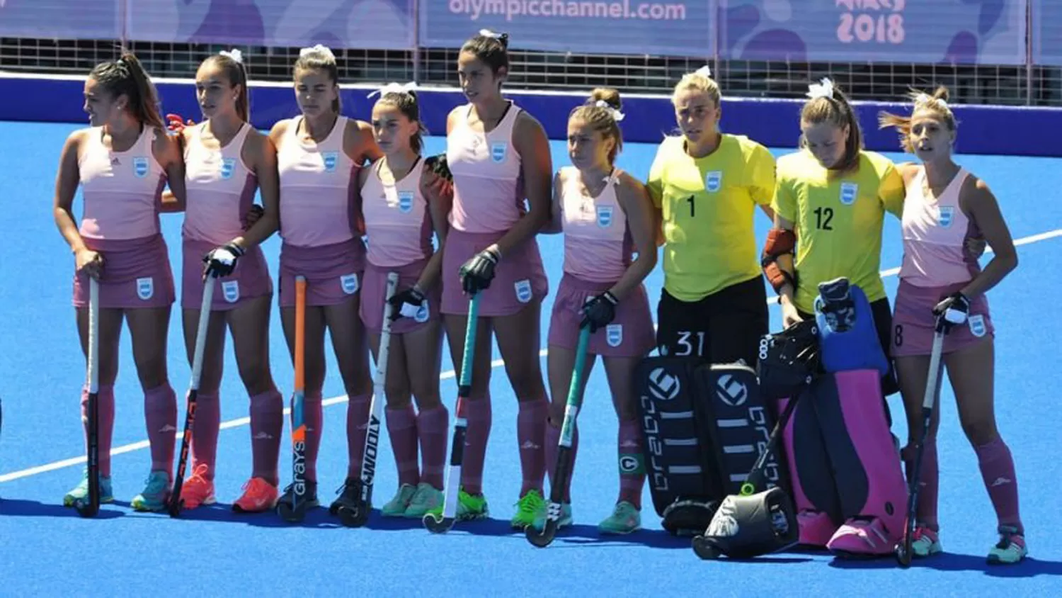 LAS MEJORES. Las Leoncitas se quedaron con el oro en hockey.