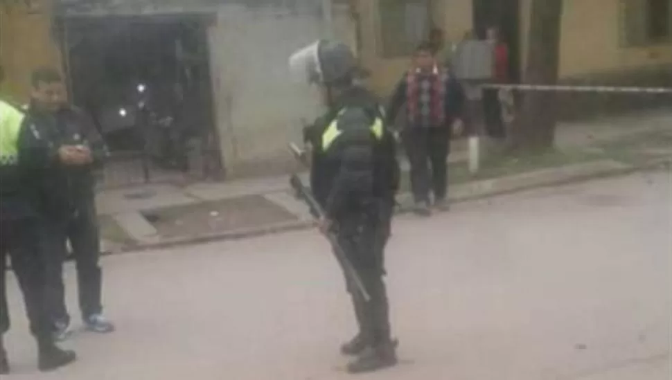 CAUSA. La Policía buscaba a los principales sospechosos, tras el ataque.  