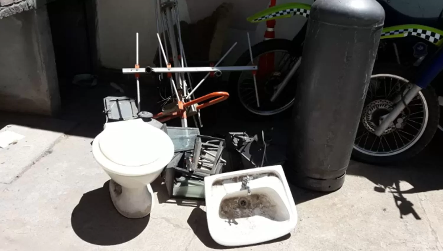 EL SECUESTRO. La Policía recuperó los elementos sustraídos.