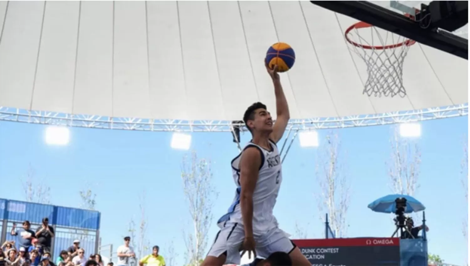 Fausto Ruesga se quedó con la medalla de oro en las volcadas de básquet