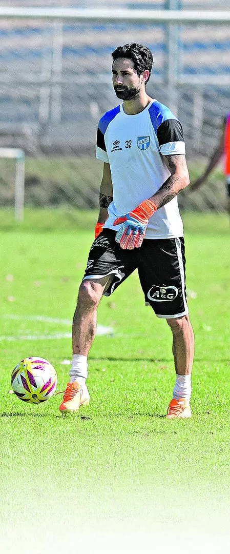 REFERENTE. “Laucha” ocupa un lugar especial en Atlético. Es respetado y ratificado por distintos cuerpos técnicos, planteles y dirigentes y, sobre todo, por los hinchas. LA GACETA / FOTO DE Analía Jaramillo