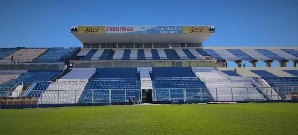 PROYECCIÓN. Desde Tensolite enviaron fotos intervenidas con lo que sería el final de la obra: a la derecha se ubican las nuevas plateas que dejarían todo el sector de calle 25 de mayo con una doble bandeja. prensa cat